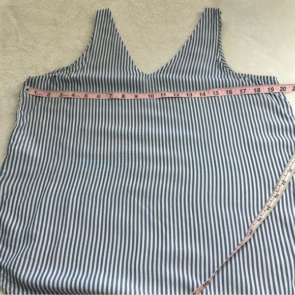 Old Navy blue pinstripe pullover v-neck sleeveless top size M - Picture 7 of 8